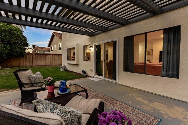 2064 White Birch Dr, Vista, CA 92081
