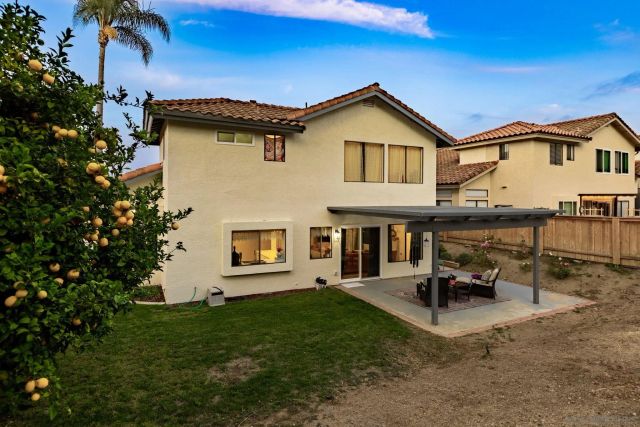 2064 White Birch Dr, Vista, CA 92081