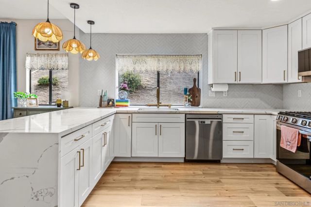 2064 White Birch Dr, Vista, CA 92081