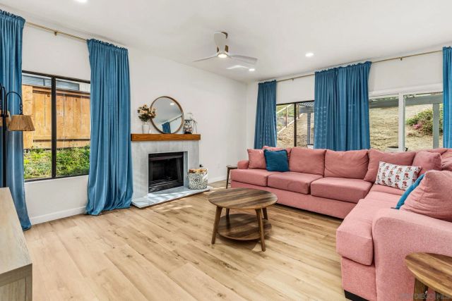 2064 White Birch Dr, Vista, CA 92081