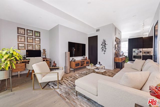 1345 Havenhurst Drive 15, West Hollywood, CA 90046