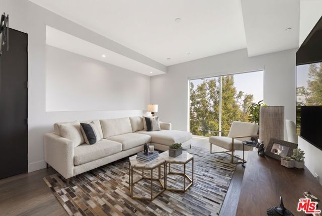 1345 Havenhurst Drive 15, West Hollywood, CA 90046