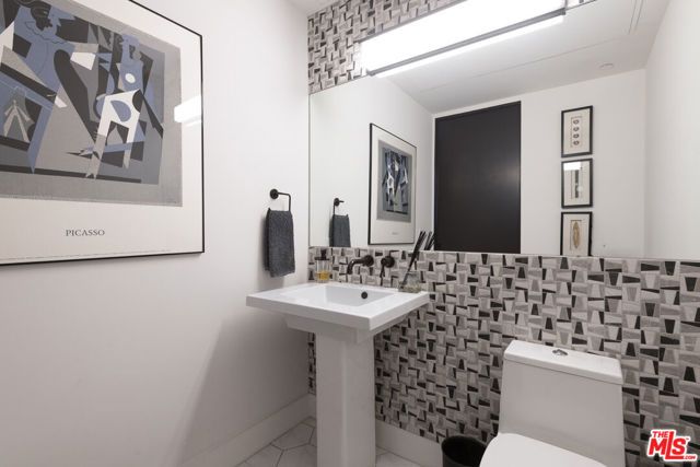 1345 Havenhurst Drive 15, West Hollywood, CA 90046