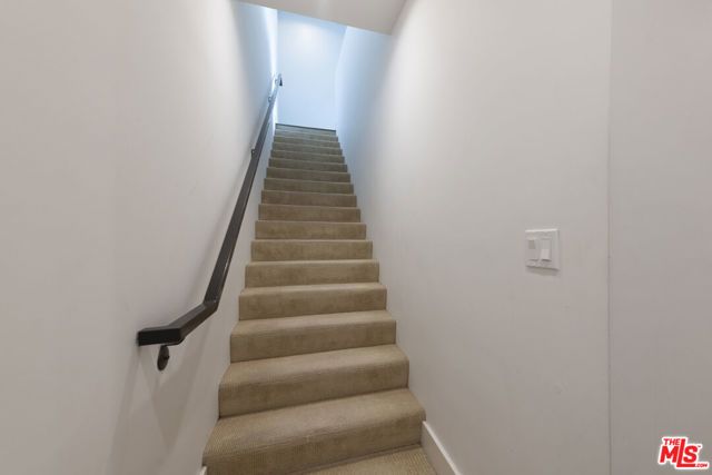 1345 Havenhurst Drive 15, West Hollywood, CA 90046