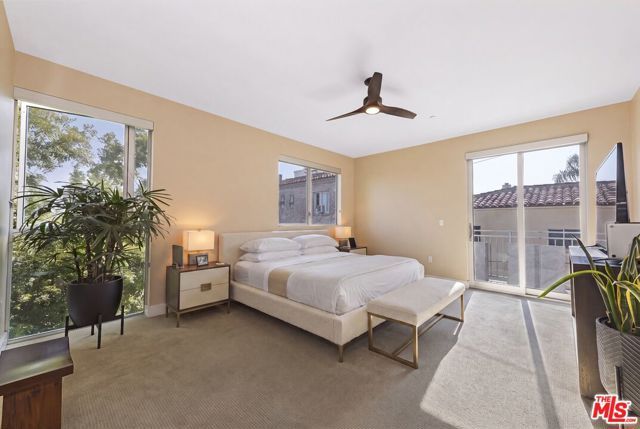 1345 Havenhurst Drive 15, West Hollywood, CA 90046