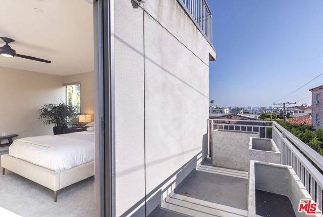 1345 Havenhurst Drive 15, West Hollywood, CA 90046