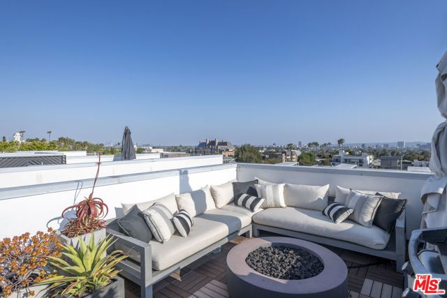 1345 Havenhurst Drive 15, West Hollywood, CA 90046