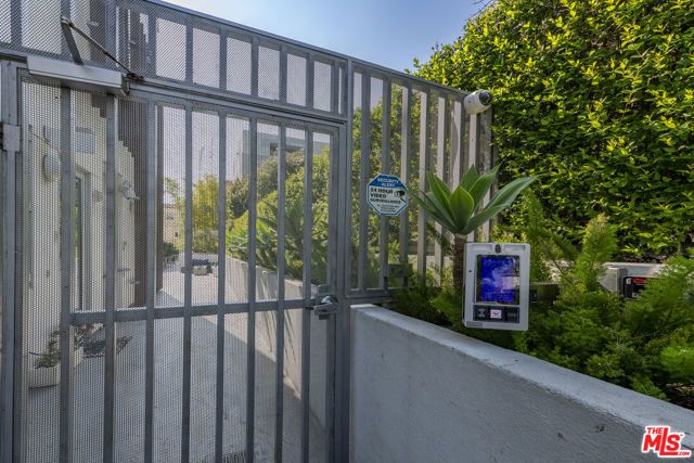 1345 Havenhurst Drive 15, West Hollywood, CA 90046
