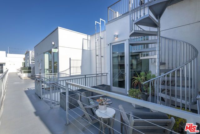 1345 Havenhurst Drive 15, West Hollywood, CA 90046