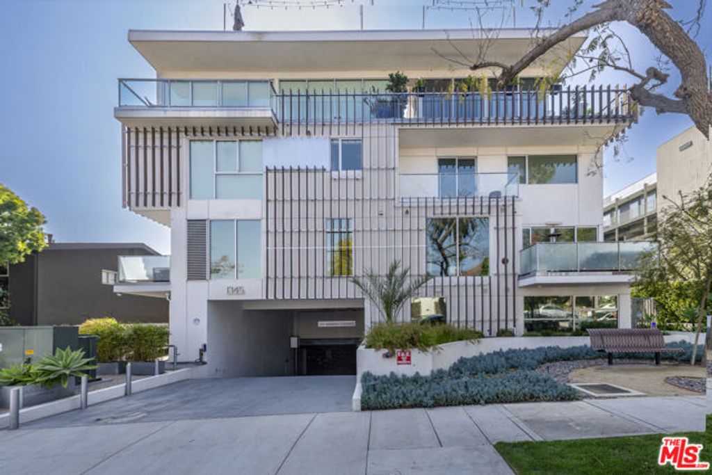 1345 Havenhurst Drive 15, West Hollywood, CA 90046