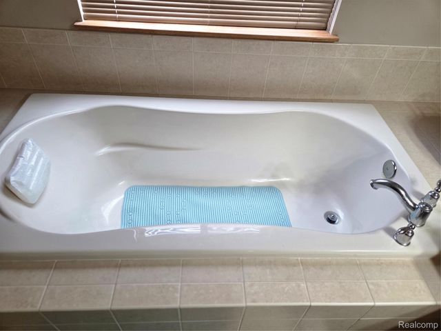 26940 Cedar Run Court, Woodhaven, MI 48183