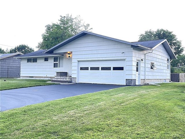 8135 Brookwood Drive, Cicero, NY 13039