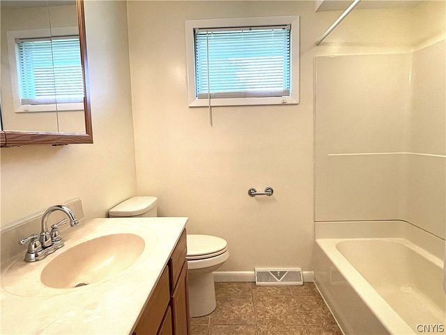 8135 Brookwood Drive, Cicero, NY 13039
