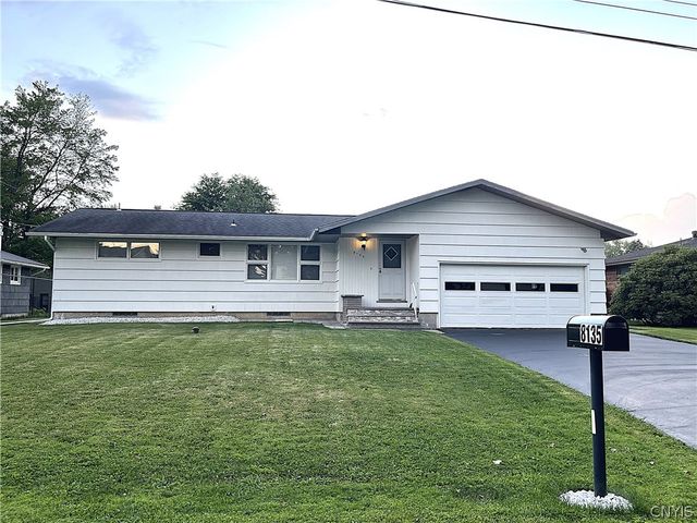 8135 Brookwood Drive, Cicero, NY 13039