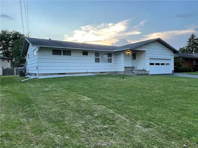 8135 Brookwood Drive, Cicero, NY 13039