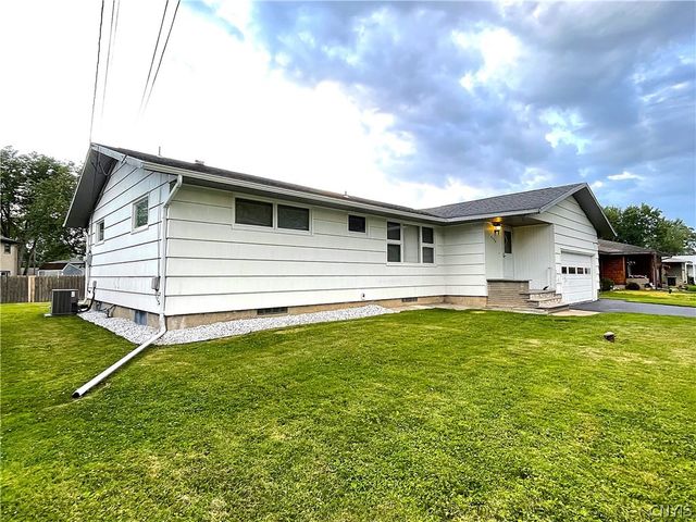 8135 Brookwood Drive, Cicero, NY 13039