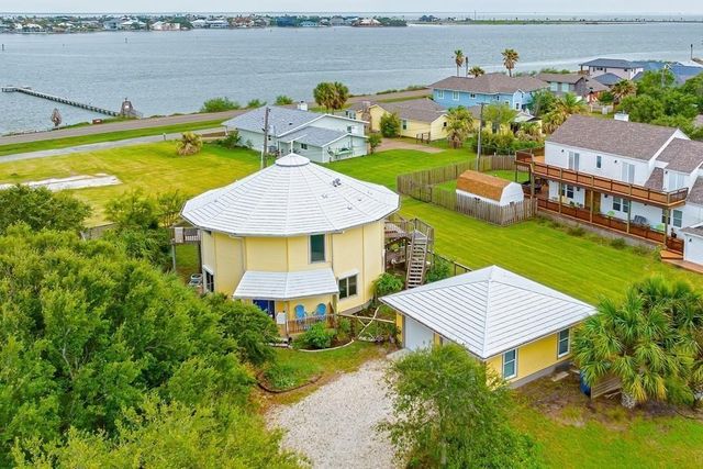 1722 Sorenson Dr, Rockport, TX 78382