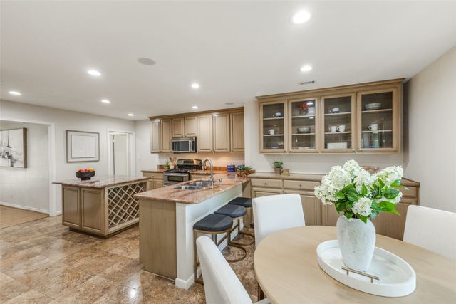 4253 Royal Ridge Drive, Dallas, TX 75229