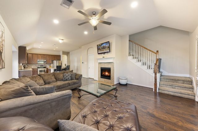 433 Castle Street, Desoto, TX 75115