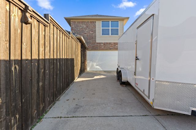 433 Castle Street, Desoto, TX 75115