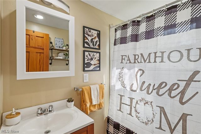 2825 Orchard Drive, Willoughby Hills, OH 44092