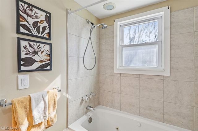 2825 Orchard Drive, Willoughby Hills, OH 44092