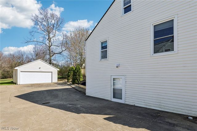 2825 Orchard Drive, Willoughby Hills, OH 44092