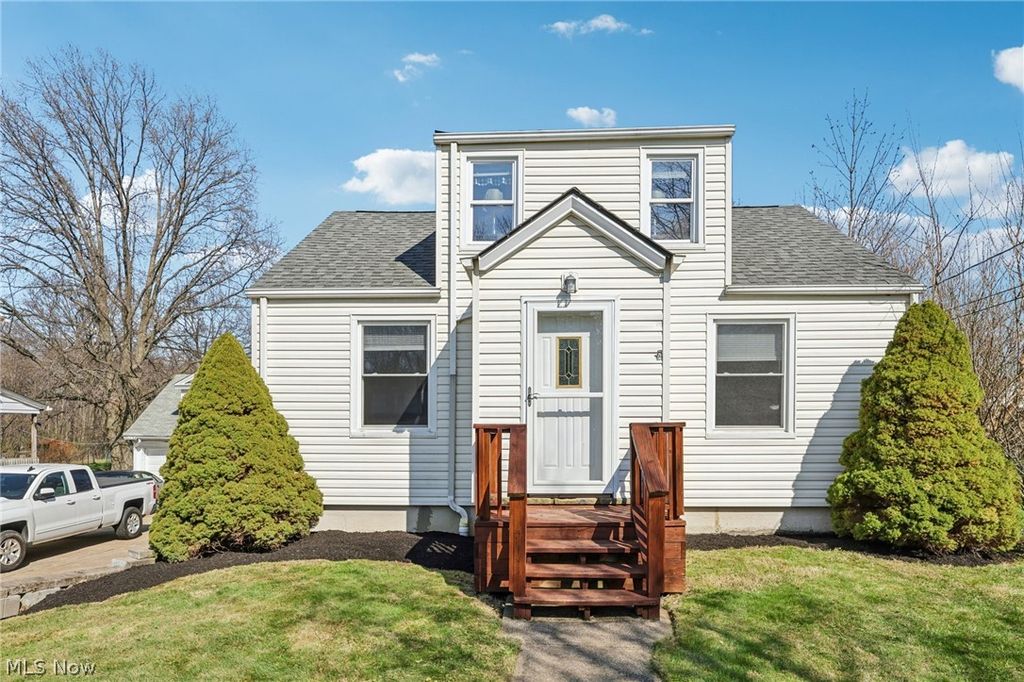 2825 Orchard Drive, Willoughby Hills, OH 44092