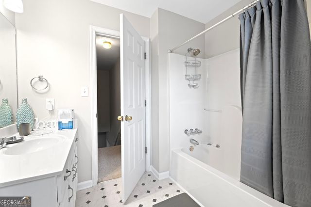 725 Somerset Vale Drive, Lawrenceville, GA 30044