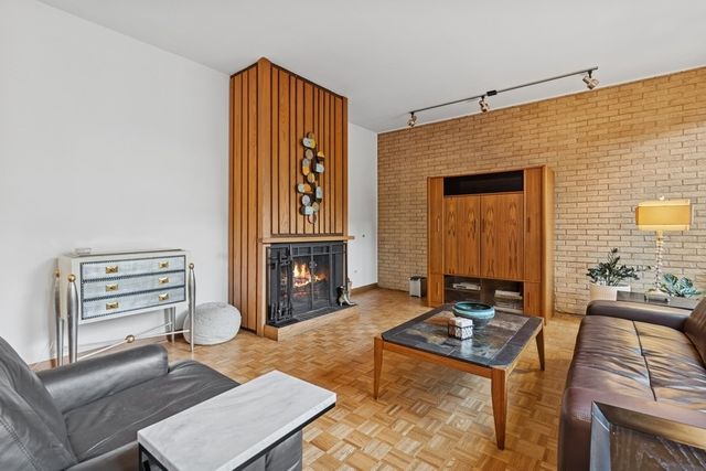 5229 S university Street, Chicago, IL 60615