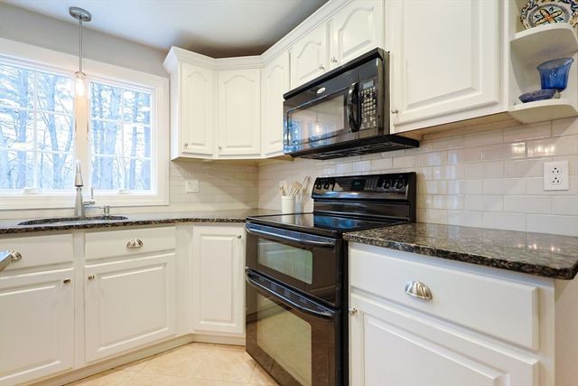 17 Forest Park Dr., Mendon, MA 01756