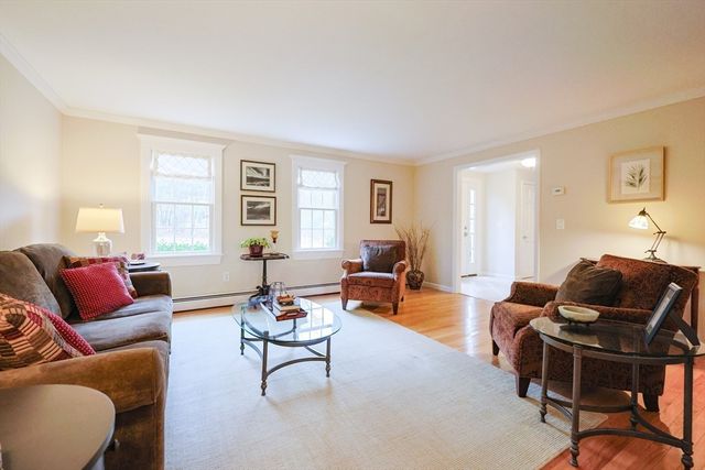 17 Forest Park Dr., Mendon, MA 01756