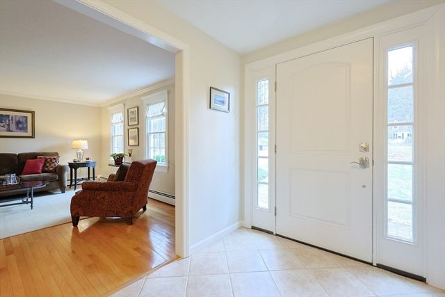 17 Forest Park Dr., Mendon, MA 01756