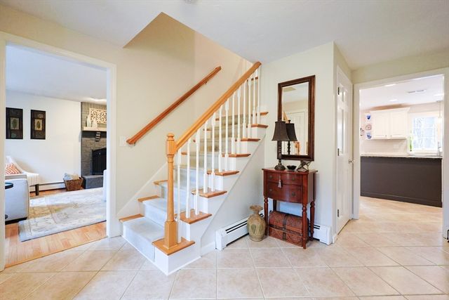 17 Forest Park Dr., Mendon, MA 01756