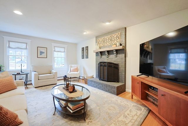 17 Forest Park Dr., Mendon, MA 01756