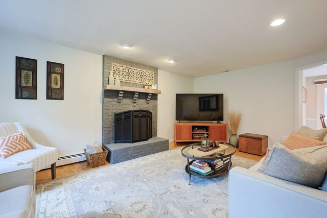 17 Forest Park Dr., Mendon, MA 01756