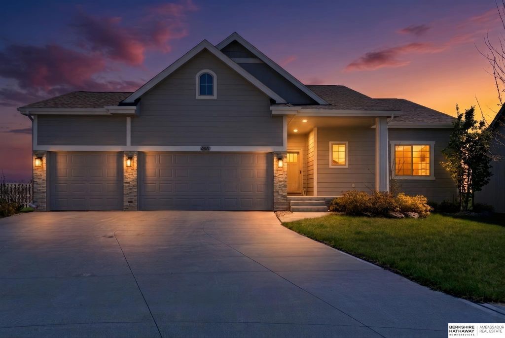 21051 Polk Street, Elkhorn, NE 68022