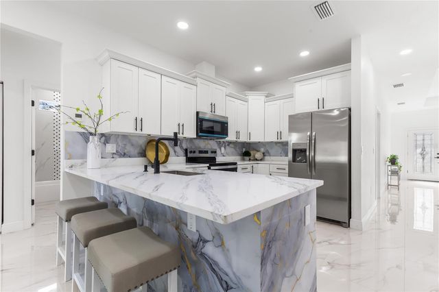 8314 N PADDOCK AVENUE, Tampa, FL 33614