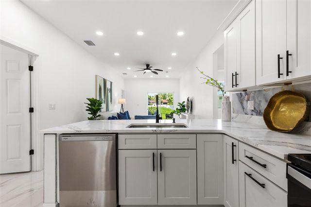 8314 N PADDOCK AVENUE, Tampa, FL 33614