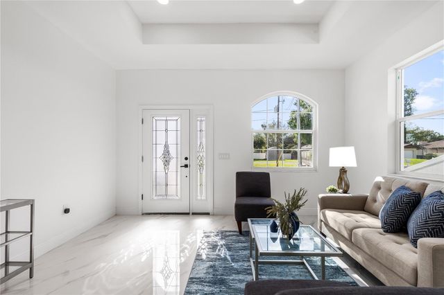 8314 N PADDOCK AVENUE, Tampa, FL 33614