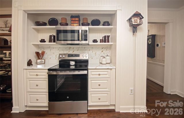 8301 Abercorn Lane, Charlotte, NC 28227