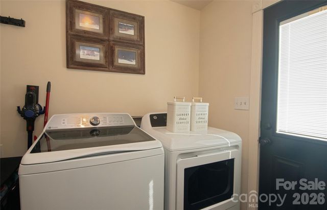 8301 Abercorn Lane, Charlotte, NC 28227