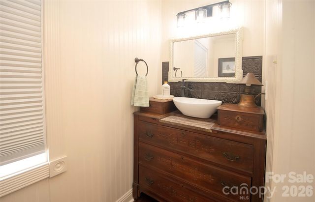 8301 Abercorn Lane, Charlotte, NC 28227