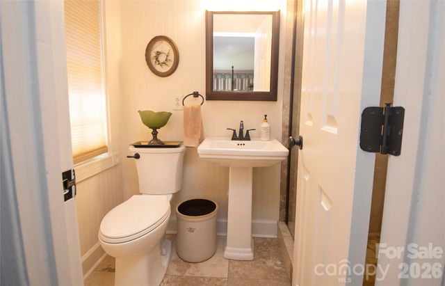 8301 Abercorn Lane, Charlotte, NC 28227
