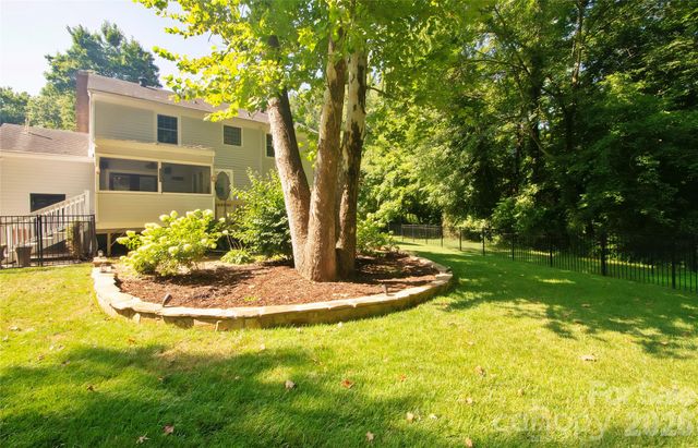 8301 Abercorn Lane, Charlotte, NC 28227