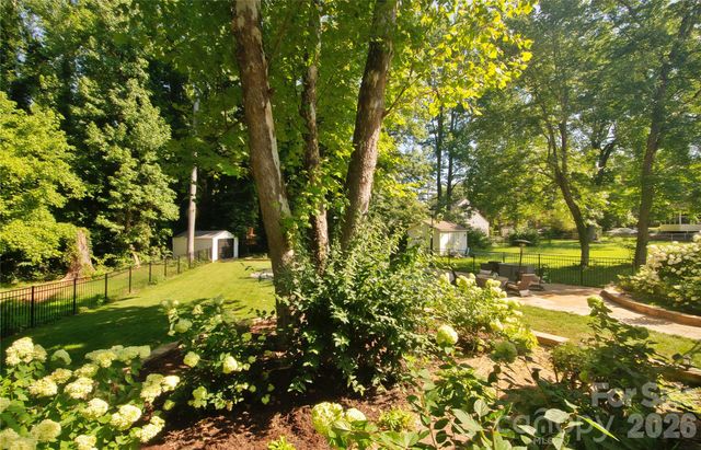 8301 Abercorn Lane, Charlotte, NC 28227