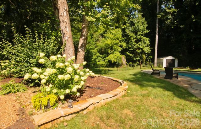 8301 Abercorn Lane, Charlotte, NC 28227