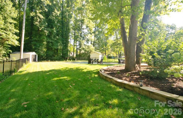 8301 Abercorn Lane, Charlotte, NC 28227