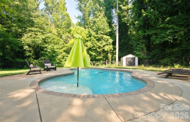 8301 Abercorn Lane, Charlotte, NC 28227
