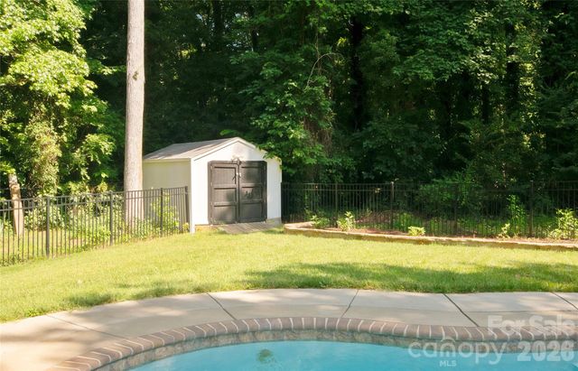 8301 Abercorn Lane, Charlotte, NC 28227